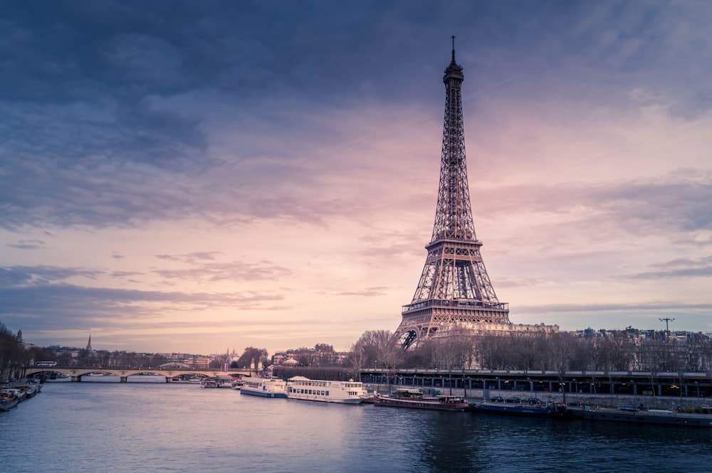Paris, hébergé en France