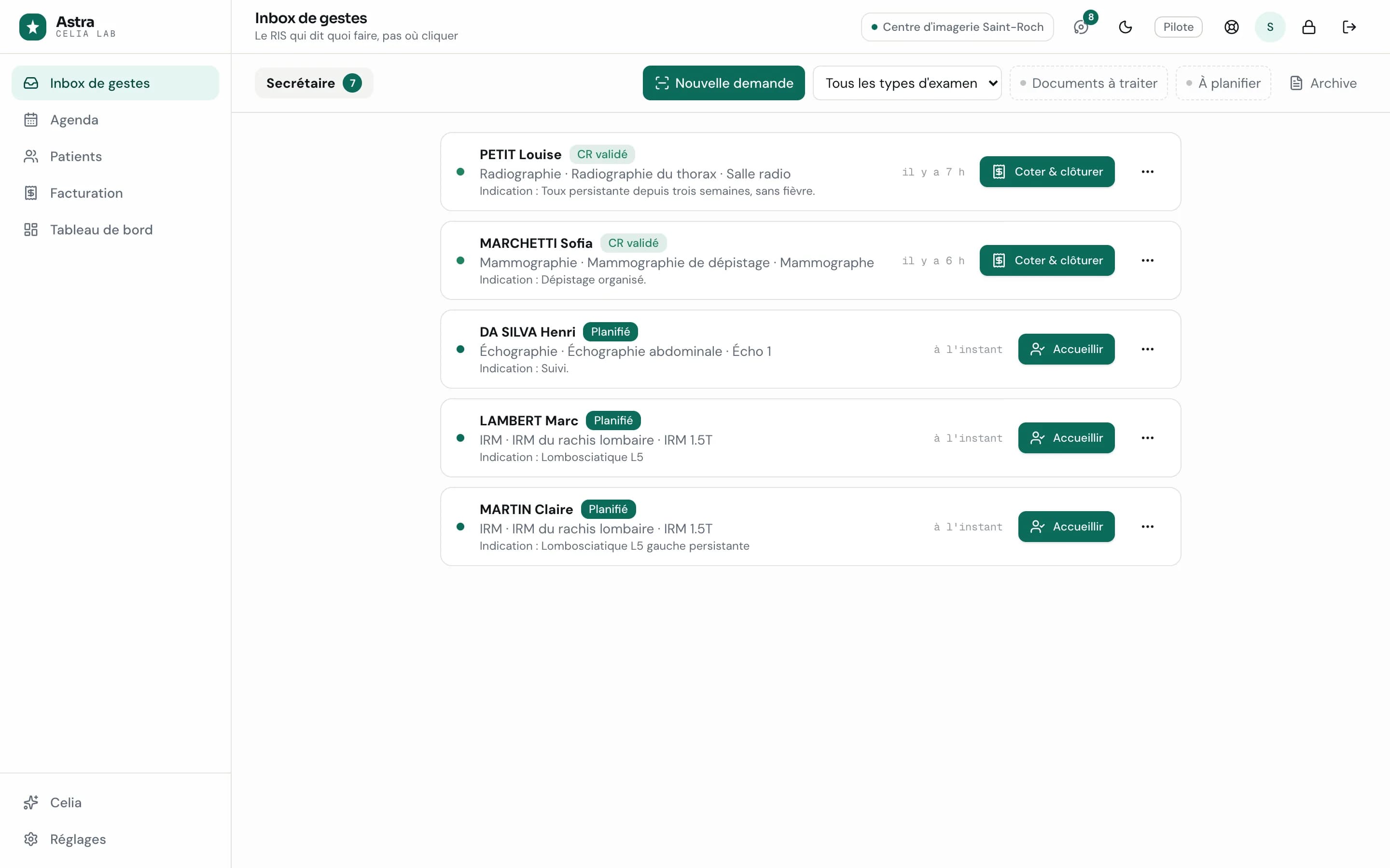 Inbox de gestes d'Astra, vue secrétaire : deux comptes rendus validés à coter et clôturer, trois patients planifiés à accueillir, chacun avec son bouton d'action.